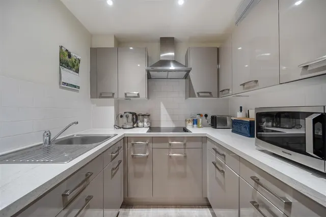 Christchurch Road, Ringwood, BH24, photo 2