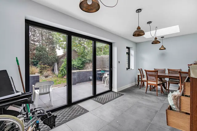 Pinewood Drive, Staines-upon-Thames, TW18, photo 3
