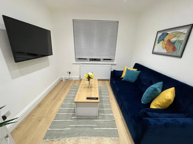 Love Lane, London, SE25, photo 1