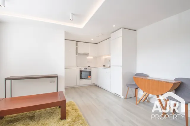 Lingfield Crescent, London, SE9, photo 3