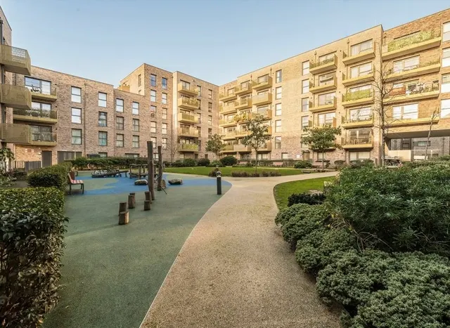 Selbourne Avenue, Hounslow, TW3, photo 1