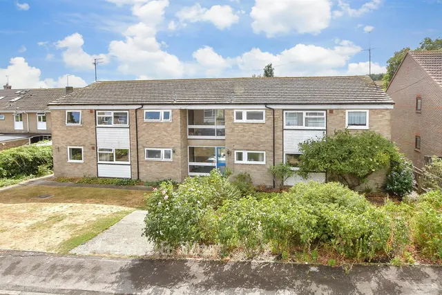 Coombe Crescent, Bury, RH20, photo 1
