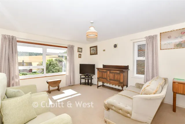 Coombe Crescent, Bury, RH20, photo 2