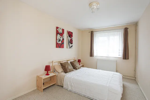 Photo 3 — 334 Cricklewood Lane, London