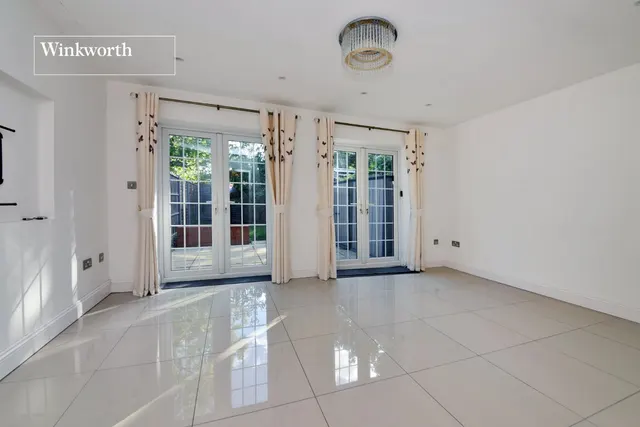 Risley Close, Morden, SM4, photo 3