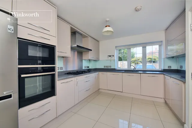 Risley Close, Morden, SM4, photo 2