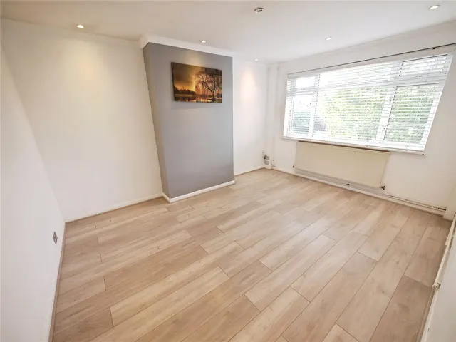 Doddinghurst Road, Brentwood, CM15, photo 2