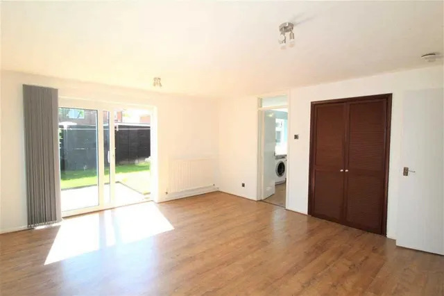 Laurel Walk, Horsham, RH13, photo 2