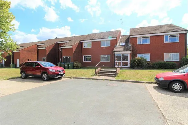 Laurel Walk, Horsham, RH13, photo 1