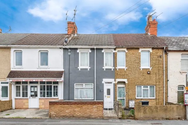 Photo 2 — Cricklade Road, Swindon, Wiltshire, SN2