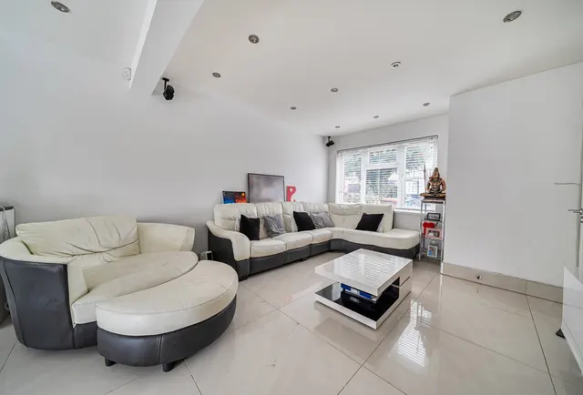 Boxtree Lane, Harrow, HA3 6JH, photo 1