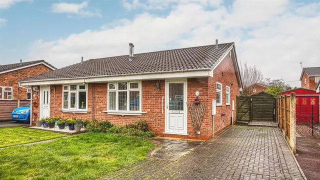 Westminster Drive, Stretton, photo 1