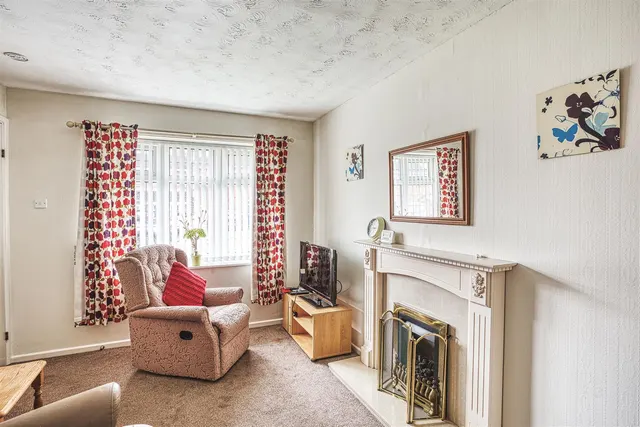 Westminster Drive, Stretton, photo 3