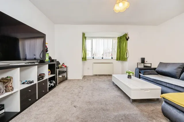 St. Leonards Avenue, Bedford, MK42, photo 2