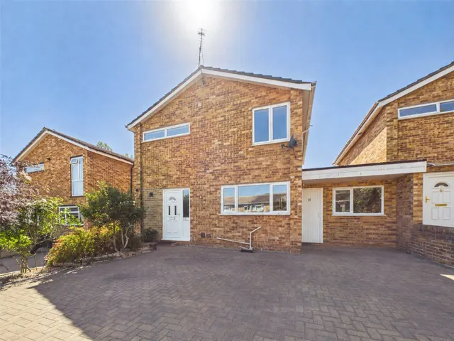 Pevensey Avenue, Caversham, RG4, photo 1