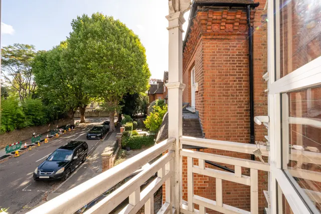 Photo 2 — Flat 3, 5 Waldegrave Gardens, Twickenham