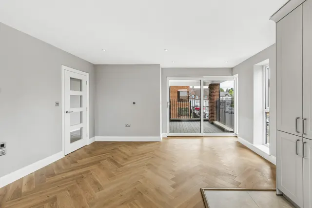 Photo 3 — Flat 3 The Catsey Catsey Lane, Bushey...