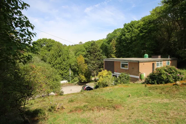Photo 3 — Glen Road, Grayshott, GU26