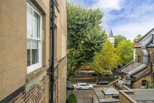 2 bedroom flat — Stafford House, 1 Maida Avenue, London, W2