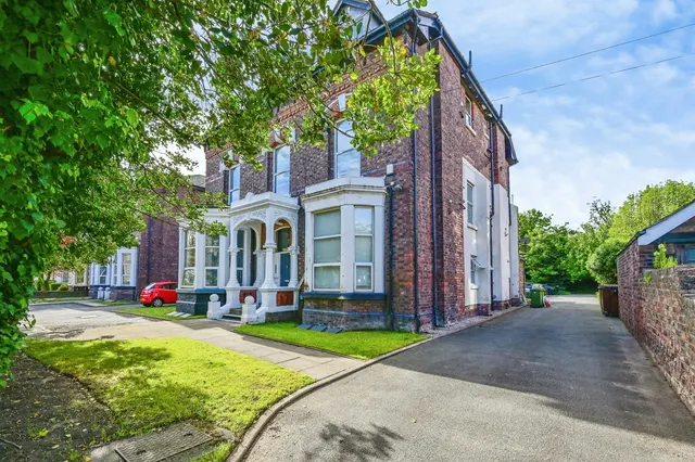 Victoria Road, Waterloo, L22, photo 1