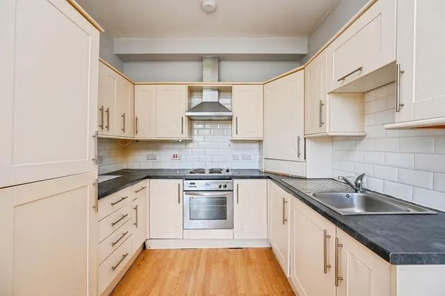 Victoria Road, Waterloo, L22, photo 3