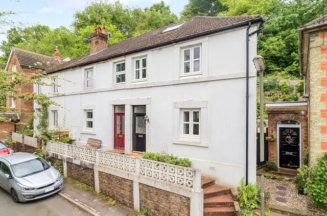 Latimer Road, Godalming, GU7, photo 1