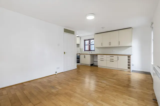 Photo 2 — Garden Terrace Pimlico, London SW1V 2PX