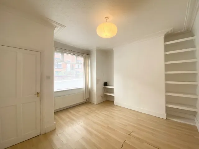 Athlone Grove, Leeds, LS12, photo 2