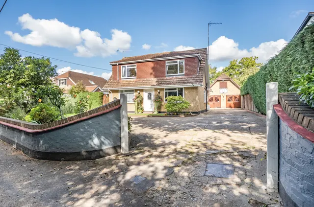 Fenns Lane, West End, GU24, photo 2