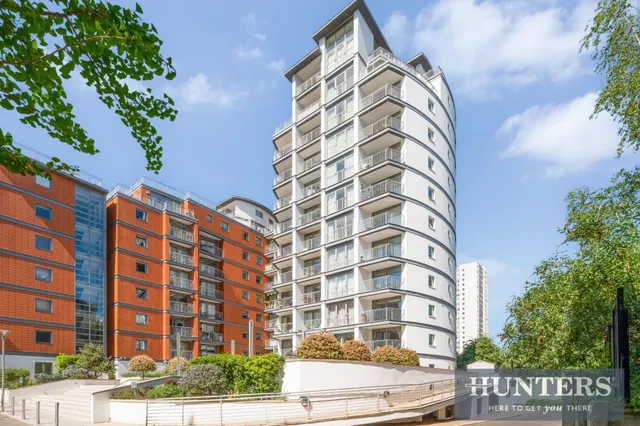 Holland Gardens, Brentford, photo 1