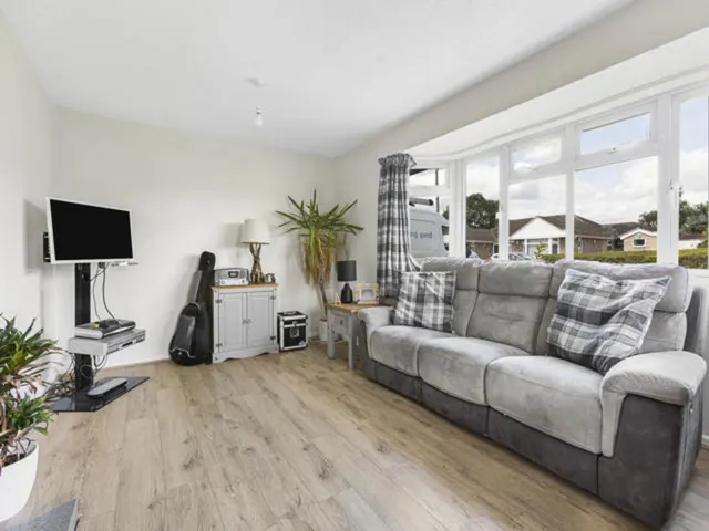 Dashwood Avenue, Yarnton, photo 2