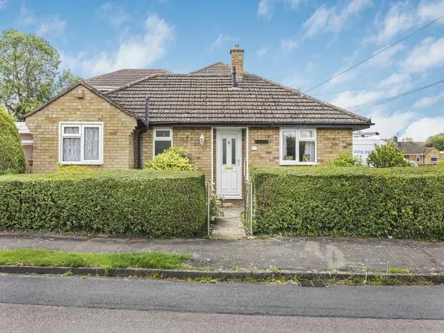 Dashwood Avenue, Yarnton, photo 1