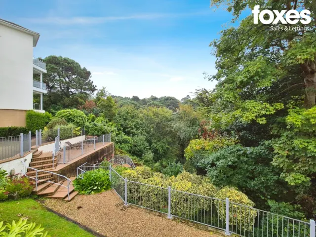 Photo 2 — Flat 13, Ocean breeze, Studland Road