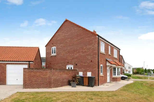 Photo 3 — Dunnock Close, Branston, Lincoln, Lincolnshire, LN4