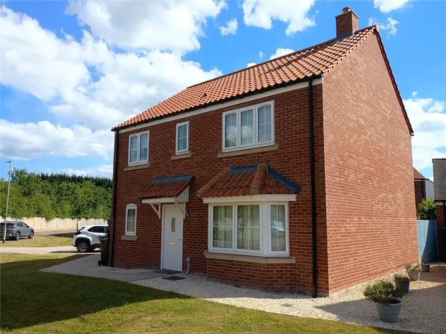 Photo 2 — Dunnock Close, Branston, Lincoln, Lincolnshire, LN4