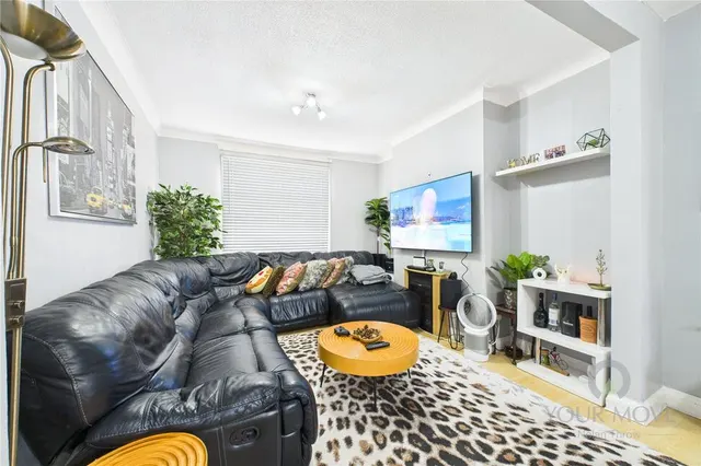 Photo 2 — Clarence Road, Kettering, Northamptonshire, NN16