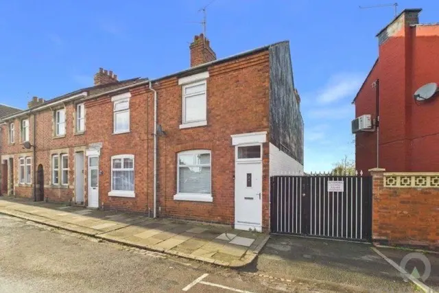 Clarence Road, Kettering, NN16, photo 1