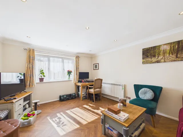 Feltham, Middlesex, photo 2
