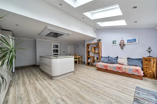 Hopwood Road, Middleton, M24, photo 2