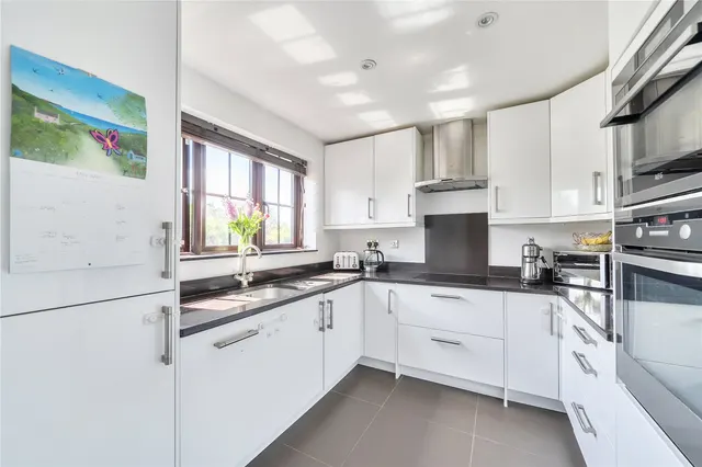 Rosewood Way, West End, GU24, photo 2
