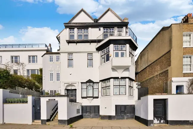 Chiswick Mall, London, W4, photo 3