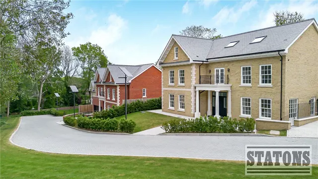 Cullinan Close, Cuffley, Hertfordshire, EN6 4FF, photo 1
