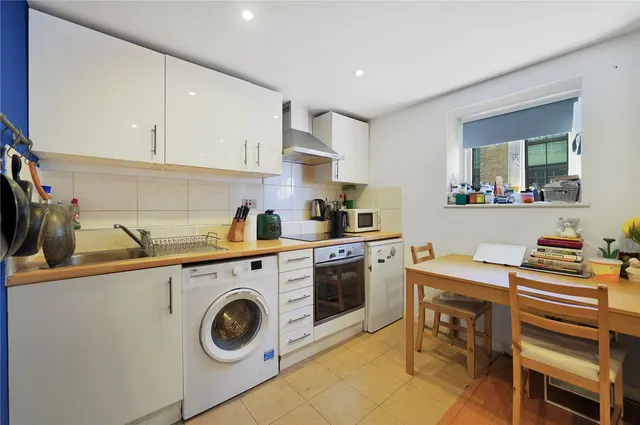 East Mount Street, London, E1, photo 2
