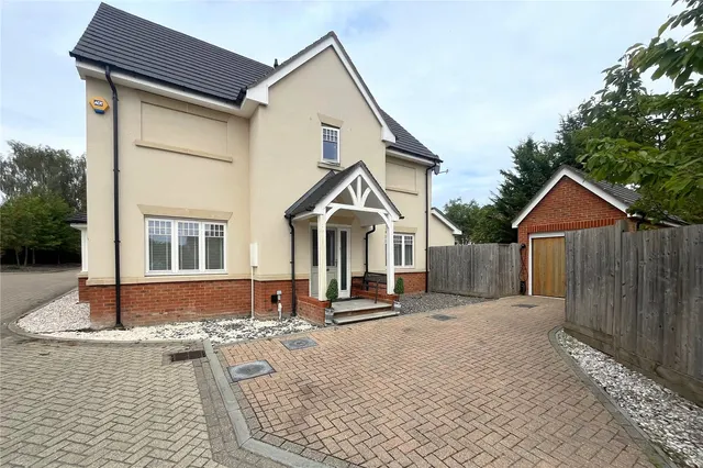 Cherry Place, Farnham, Surrey, GU9 9TH, photo 1