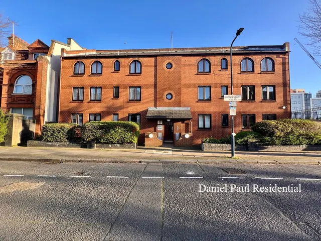 Brondesbury Villas, photo 1