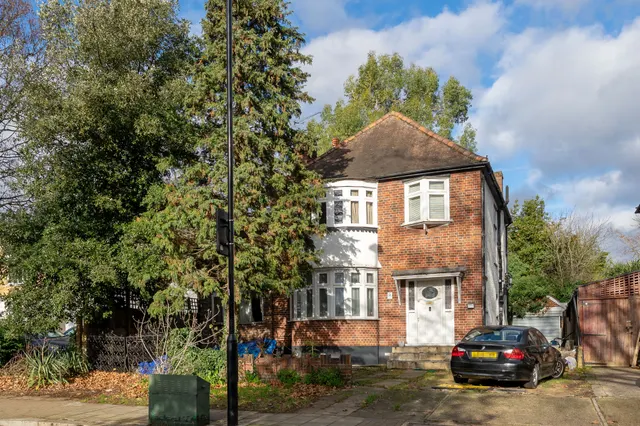 Burlington Lane, London, W4, photo 1