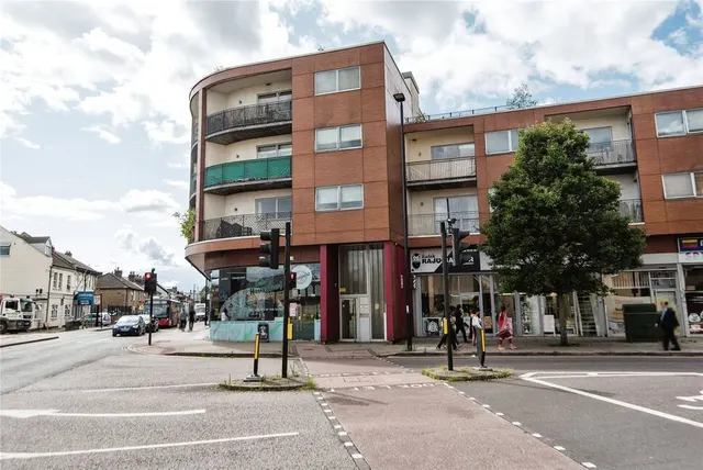 Bell Road, Hounslow, TW3, photo 1