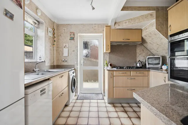 Broom Hill, Cookham, SL6, photo 2
