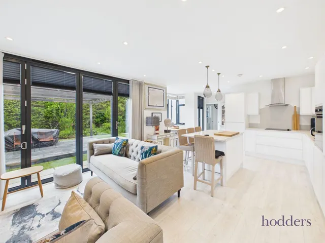 Liberty Lane, Addlestone, KT15, photo 2