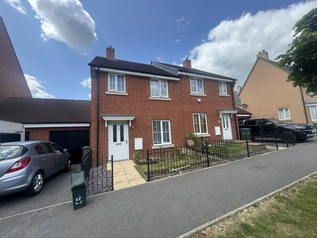 Laxton Road, Aylesbury, HP18, photo 1